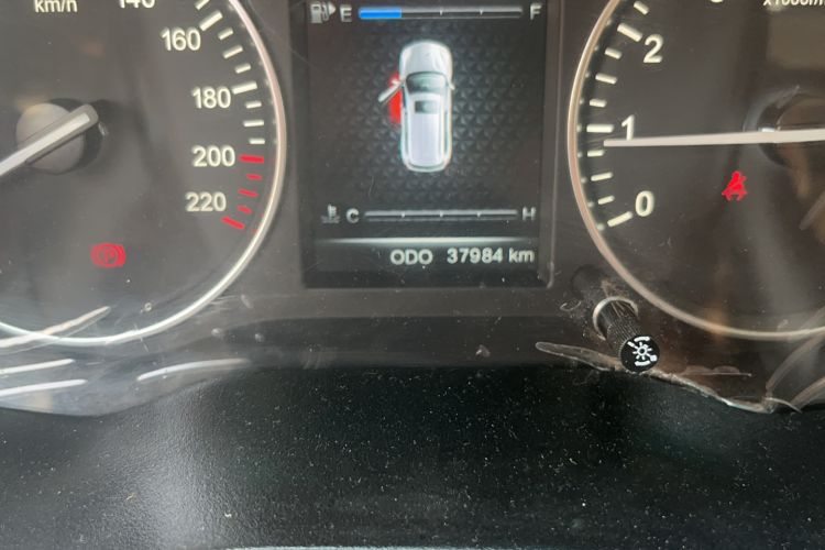 Used SWM X7 2016 1.8L Manual Luxury Edition 7 Seats Odometer Close Up