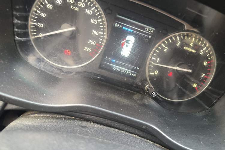 Used SWM X7 2016 1.8L Manual Luxury Edition 7 Seats Odometer Close Up