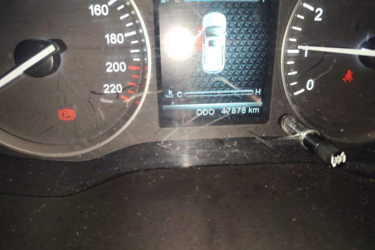 Used SWM X7 2016 1.8L Manual Luxury Edition 7 Seats Odometer Close Up