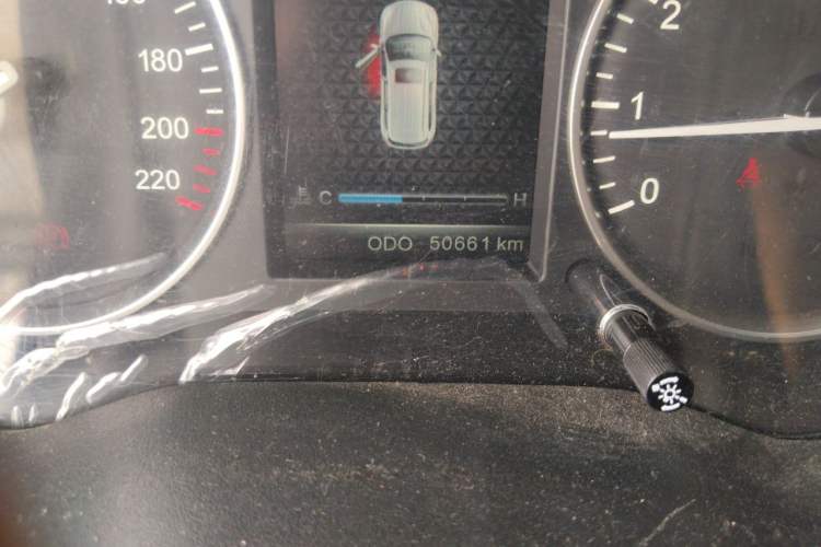 Used SWM X7 2016 1.8L Manual Luxury Edition 7 Seats Odometer Close Up