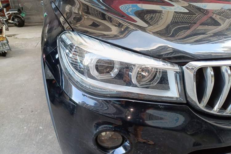 Used SWM X7 2016 1.8L Manual Luxury Edition 7 Seats Right Front Headlight