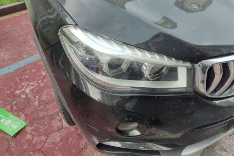 Used SWM X7 2016 1.8L Manual Luxury Edition 7 Seats Right Front Headlight