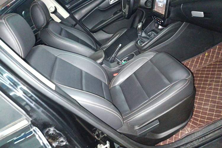 Used SWM X7 2016 1.5T Manual Luxury Edition 7 Seats Right Front Seat