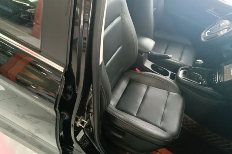Used SWM X7 2016 1.5T Manual Luxury Edition 7 Seats Right Front Seat