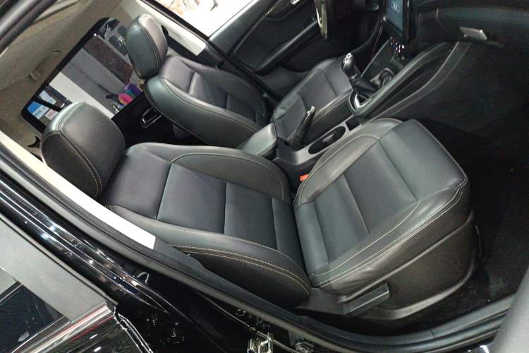 Used SWM X7 2016 1.5T Manual Luxury Edition 7 Seats Right Front Seat