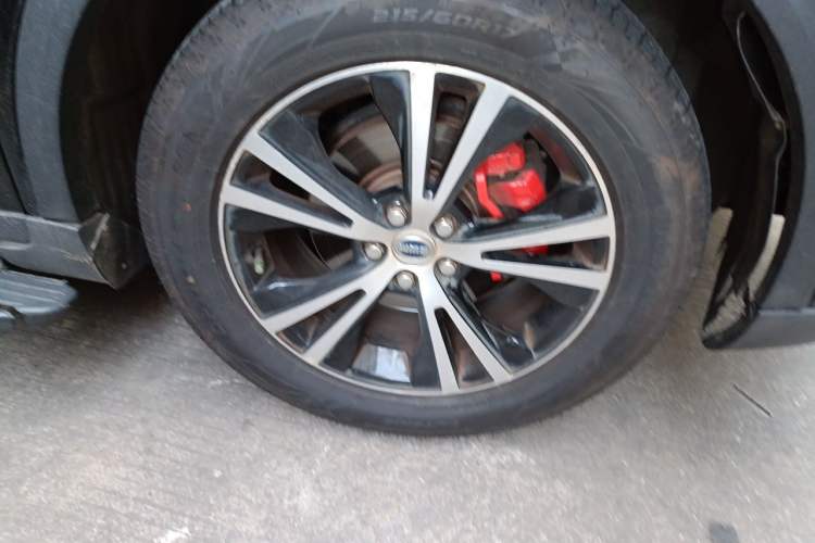 Used SWM X7 2016 1.8L Manual Luxury Edition 7 Seats Right Front Wheel Hub