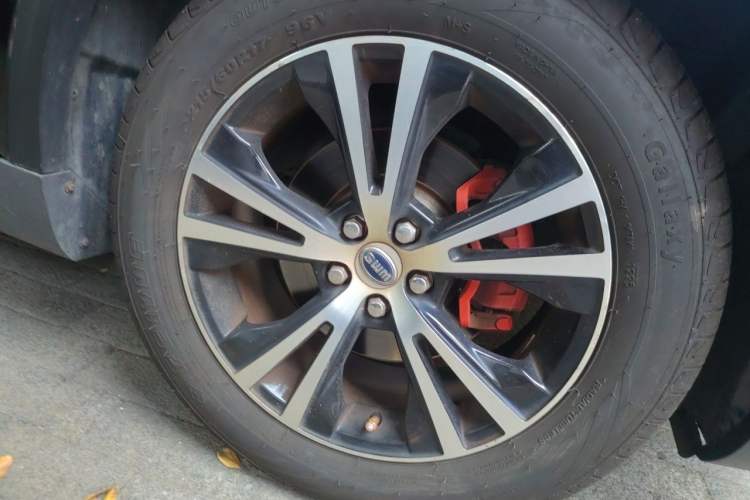 Used SWM X7 2016 1.8L Manual Luxury Edition 7 Seats Right Front Wheel Hub