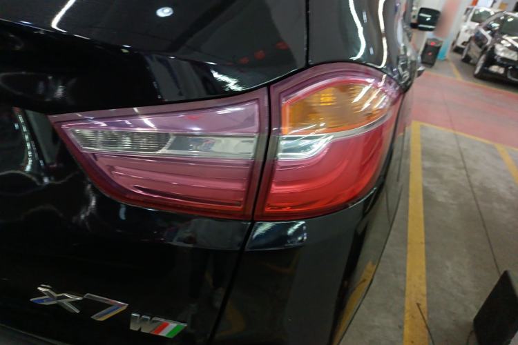 Used SWM X7 2016 1.5T Manual Luxury Edition 7 Seats Right Rear Taillight