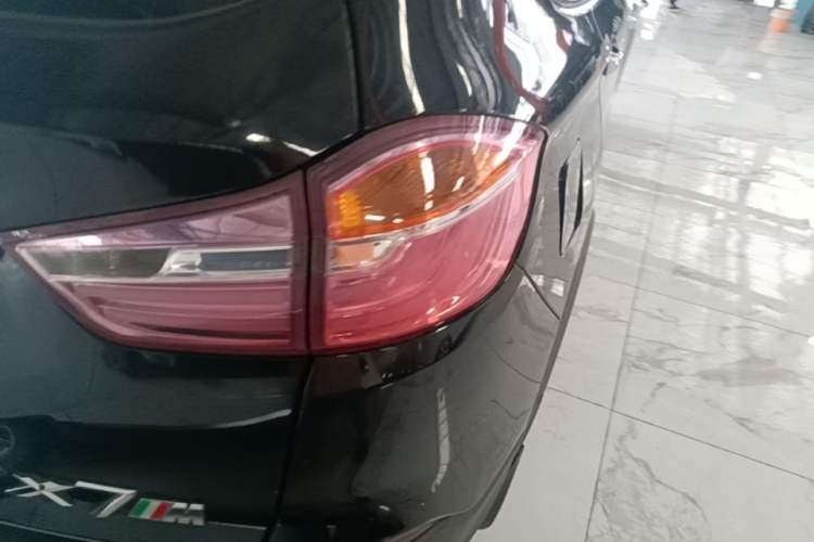 Used SWM X7 2016 1.5T Manual Luxury Edition 7 Seats Right Rear Taillight