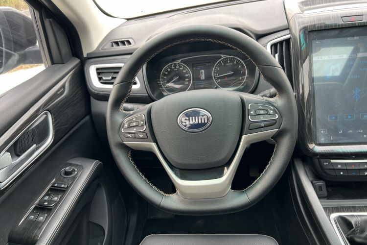Used SWM X7 2016 1.8L Manual Luxury Edition 7 Seats Steering Wheel