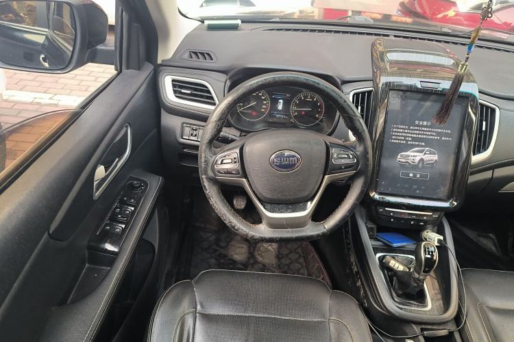 Used SWM X7 2016 1.8L Manual Luxury Edition 7 Seats Steering Wheel