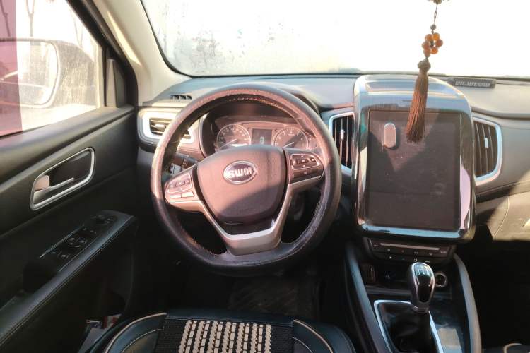 Used SWM X7 2016 1.5T Manual Luxury Edition 7 Seats Steering Wheel