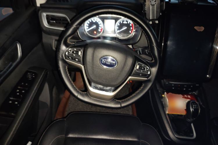 Used SWM X7 2016 1.8L Manual Luxury Edition 7 Seats Steering Wheel