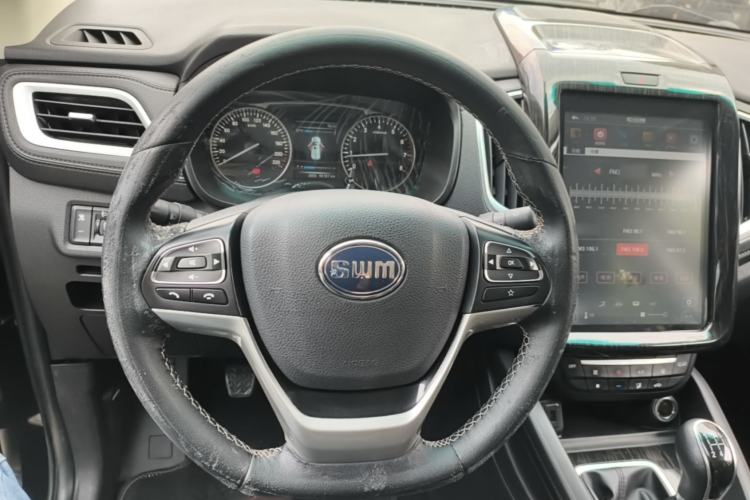 Used SWM X7 2016 1.5T Manual Luxury Edition 7 Seats Steering Wheel