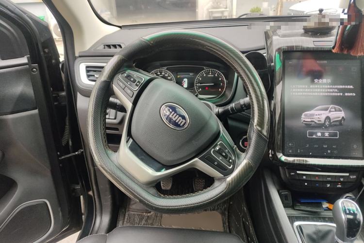 Used SWM X7 2016 1.8L Manual Luxury Edition 7 Seats Steering Wheel