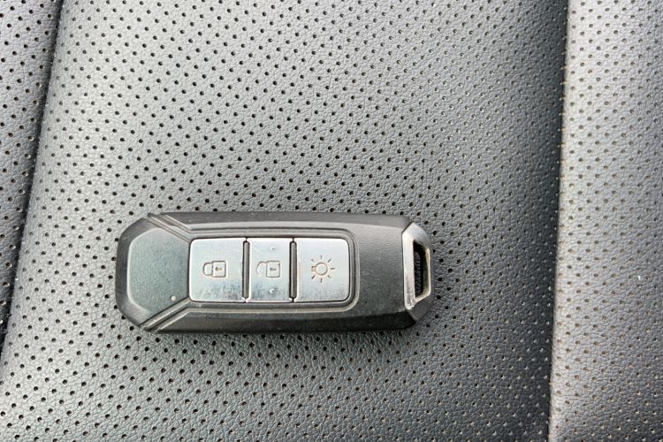 Used SWM X7 2016 1.8L Manual Luxury Edition 7 Seats Vehicle Key