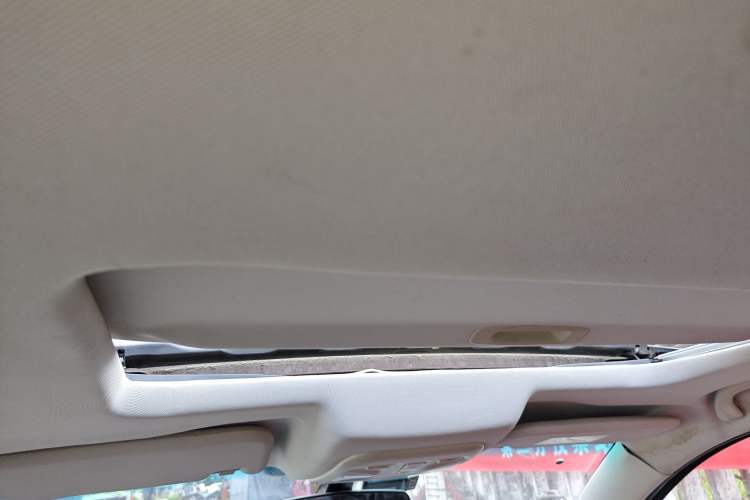 Used SWM X7 2016 1.5T Manual Prestige Version 7 Seats Headliner