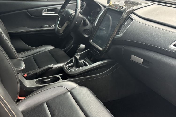 Used SWM X7 2016 1.8L Manual Luxury Edition 7 Seats Interior 3