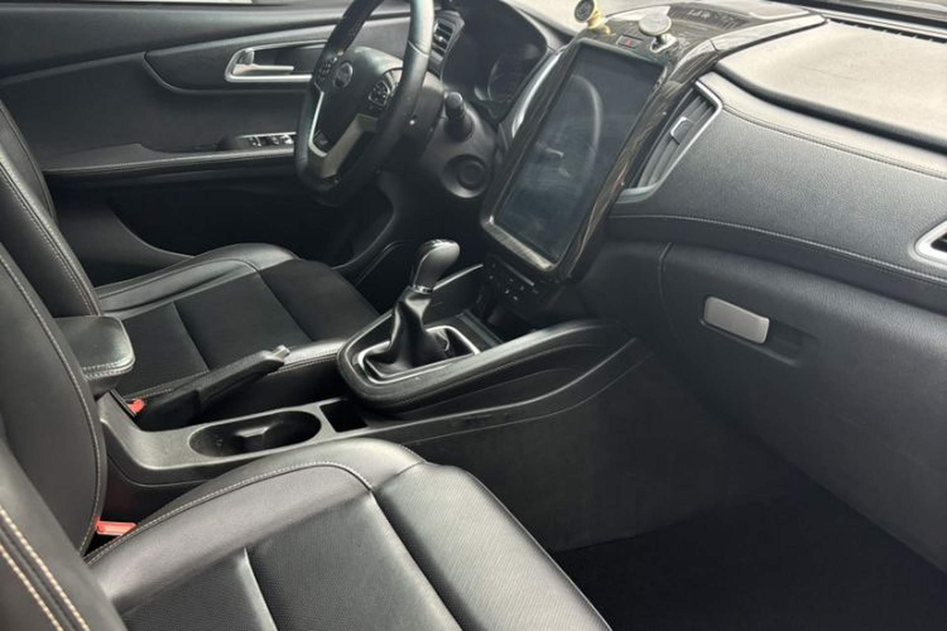 Used SWM X7 2016 1.8L Manual Luxury Edition 7 Seats Interior 3