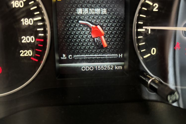 Used SWM X7 2016 1.8L Manual Luxury Edition 7 Seats Odometer Close Up