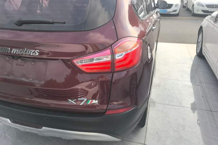 Used SWM X7 2016 1.5T Manual Luxury Edition 7 Seats Right Rear Taillight