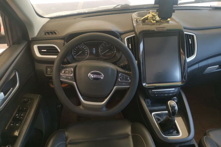 Used SWM X7 2016 1.5T Manual Luxury Edition 7 Seats Steering Wheel