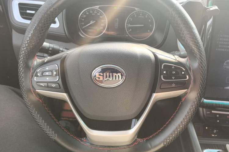 Used SWM X7 2016 1.5T Manual Luxury Edition 7 Seats Steering Wheel