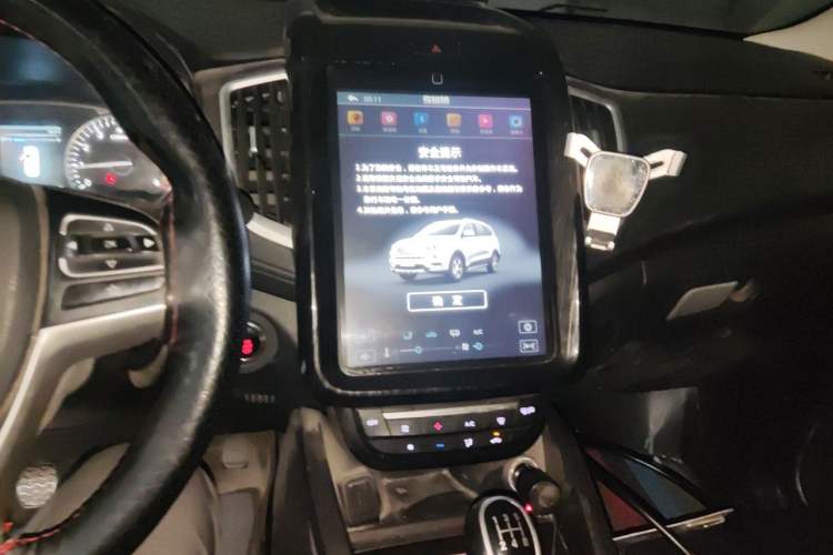 Used SWM X7 2016 1.8L Manual Luxury Edition 7 Seats Audio And AC Panel