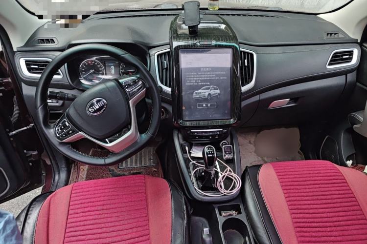 Used SWM X7 2016 1.8L Manual Luxury Edition 7 Seats Center Console