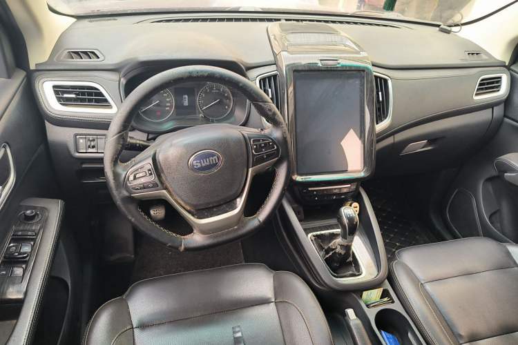 Used SWM X7 2016 1.5T Manual Luxury Edition 7 Seats Center Console