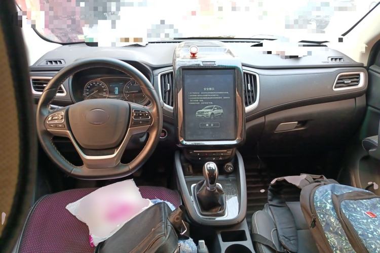 Used SWM X7 2016 1.8L Manual Luxury Edition 7 Seats Center Console