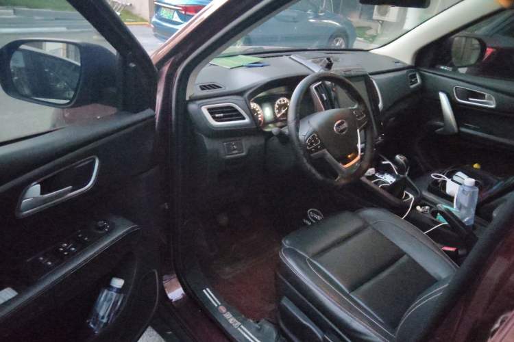 Used SWM X7 2016 1.8L Manual Luxury Edition 7 Seats Driver Seat