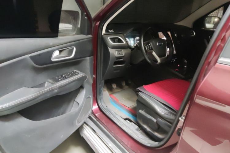 Used SWM X7 2016 1.8L Manual Luxury Edition 7 Seats Driver Seat