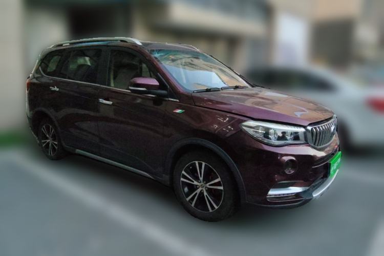 Used SWM X7 2016 1.8L Manual Luxury Edition 7 Seats Front Right 45 Deg