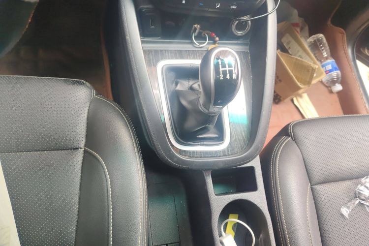 Used SWM X7 2016 1.8L Manual Luxury Edition 7 Seats Gear Lever