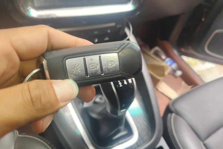 Used SWM X7 2016 1.8L Manual Luxury Edition 7 Seats Interior 1