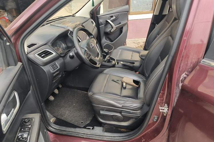 Used SWM X7 2016 1.5T Manual Luxury Edition 7 Seats Left Front Seat