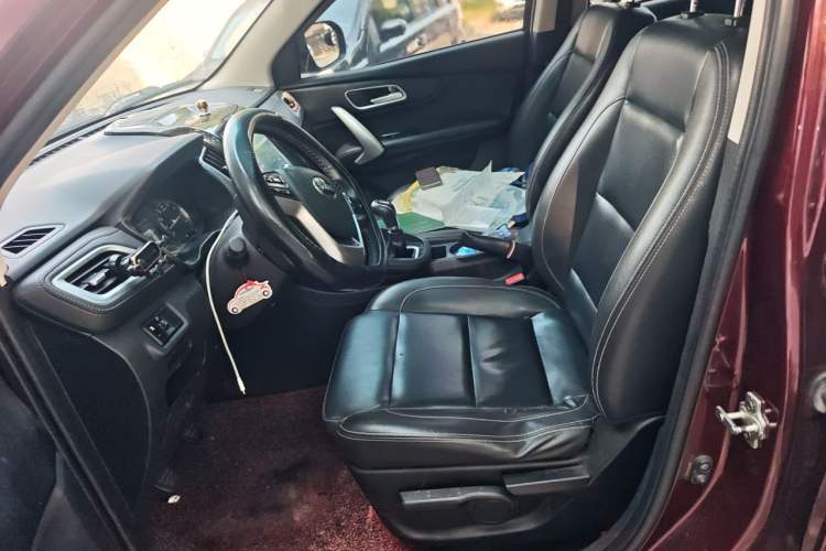 Used SWM X7 2016 1.5T Manual Comfort Version 7 Seats Left Front Seat
