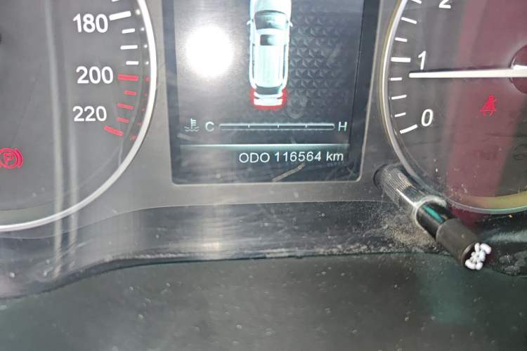 Used SWM X7 2016 1.8L Manual Luxury Edition 7 Seats Odometer Close Up