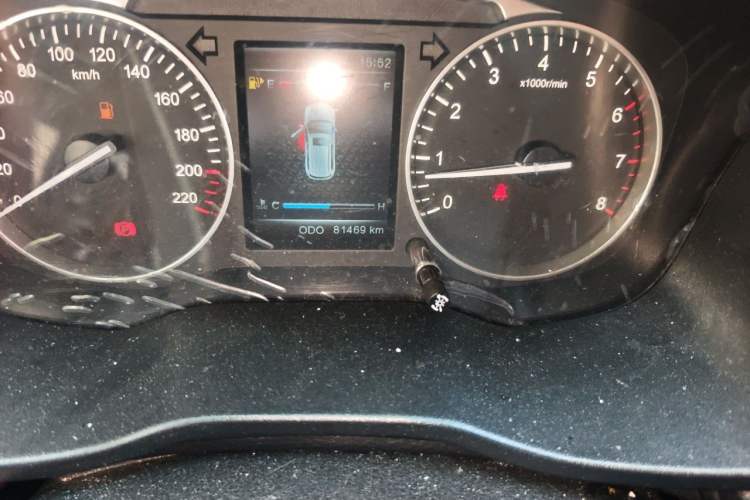 Used SWM X7 2016 1.5T Manual Comfort Version 7 Seats Odometer Close Up
