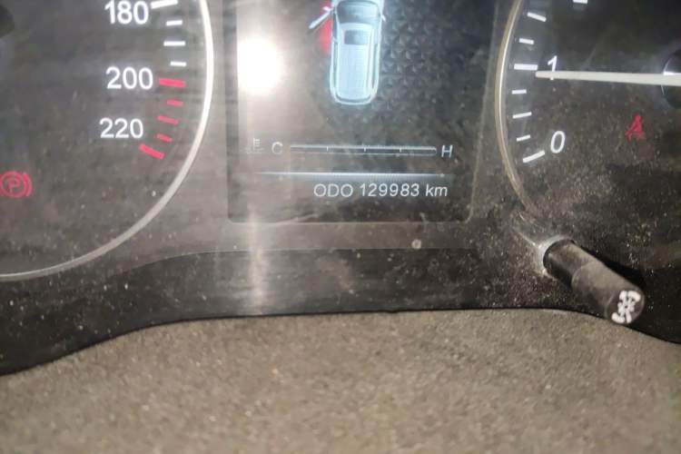 Used SWM X7 2016 1.8L Manual Luxury Edition 7 Seats Odometer Close Up