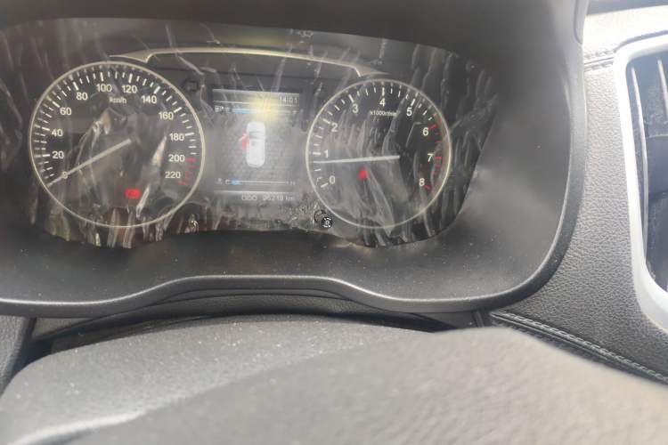 Used SWM X7 2016 1.8L Manual Luxury Edition 7 Seats Odometer Close Up