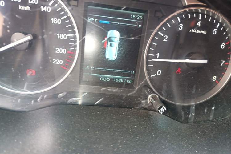 Used SWM X7 2016 1.8L Manual Luxury Edition 7 Seats Odometer Close Up