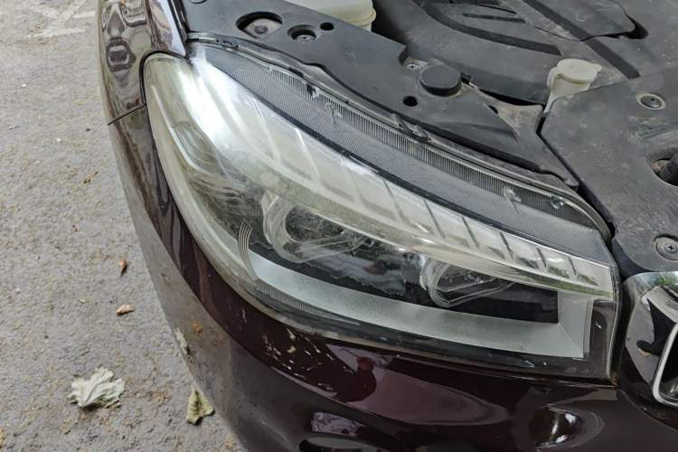 Used SWM X7 2016 1.8L Manual Luxury Edition 7 Seats Right Front Headlight