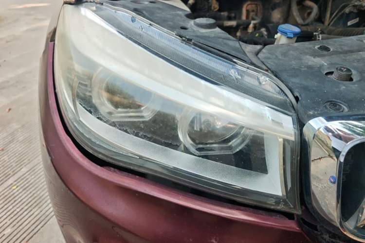 Used SWM X7 2016 1.5T Manual Comfort Version 7 Seats Right Front Headlight