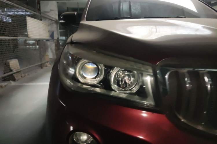 Used SWM X7 2016 1.8L Manual Luxury Edition 7 Seats Right Front Headlight