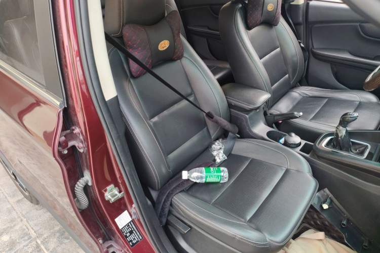 Used SWM X7 2016 1.5T Manual Luxury Edition 7 Seats Right Front Seat