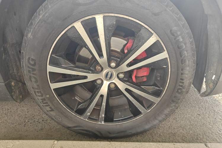 Used SWM X7 2016 1.8L Manual Luxury Edition 7 Seats Right Front Wheel Hub
