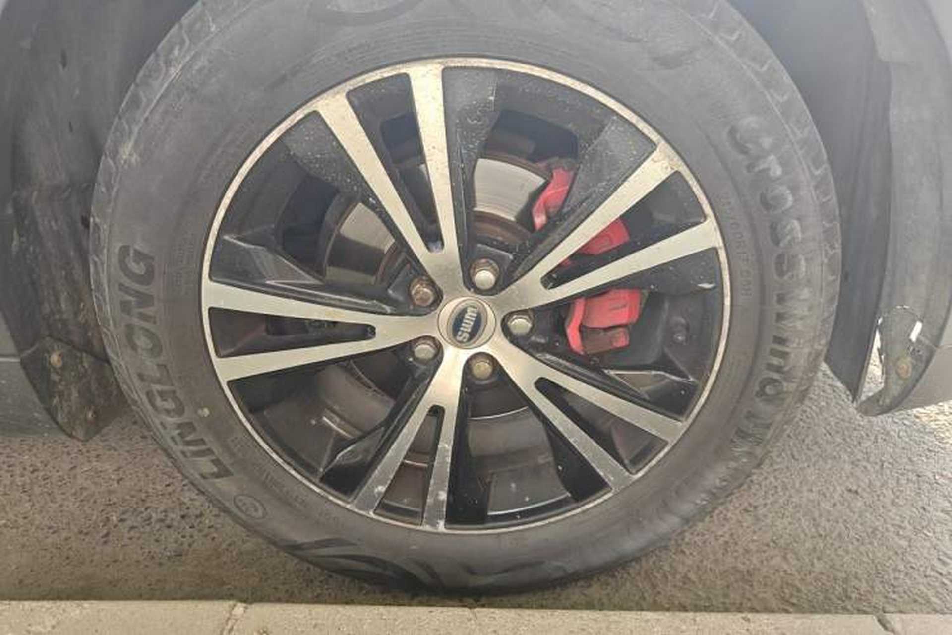 Used SWM X7 2016 1.8L Manual Luxury Edition 7 Seats Right Front Wheel Hub