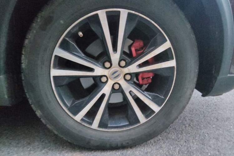 Used SWM X7 2016 1.8L Manual Luxury Edition 7 Seats Right Front Wheel Hub